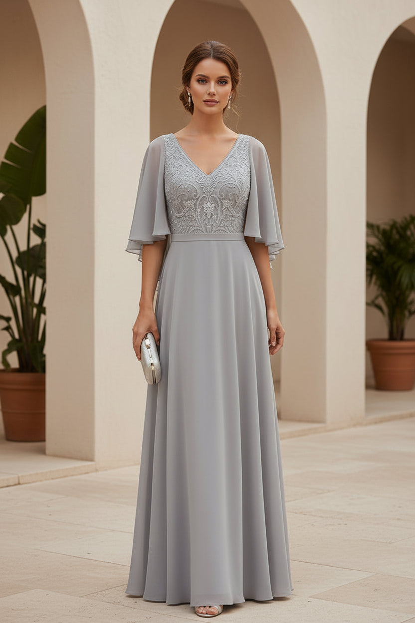 Vestido de noche de línea A con corpiño de encaje y capa de gasa en las mangas