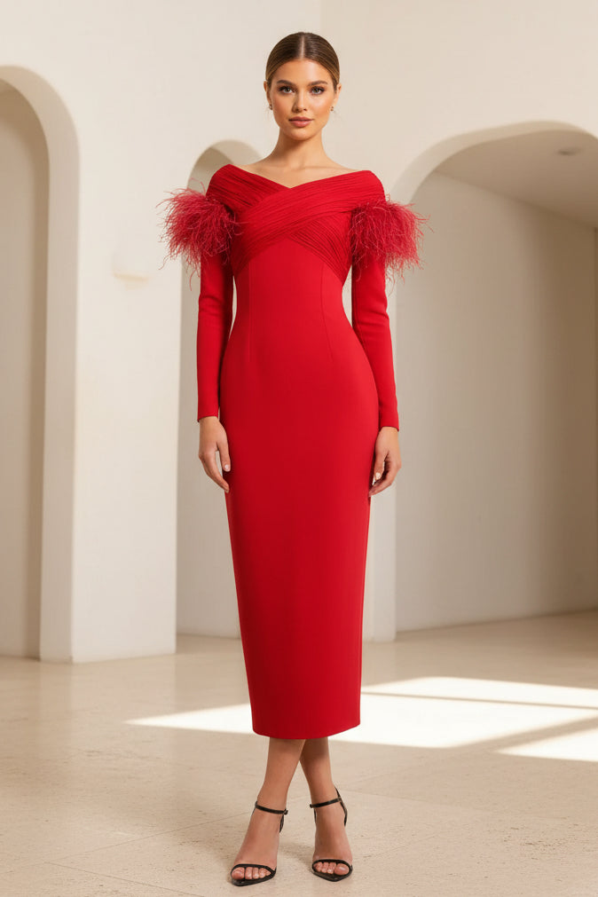 Vestido Midi con Plumas y Hombros Descubiertos