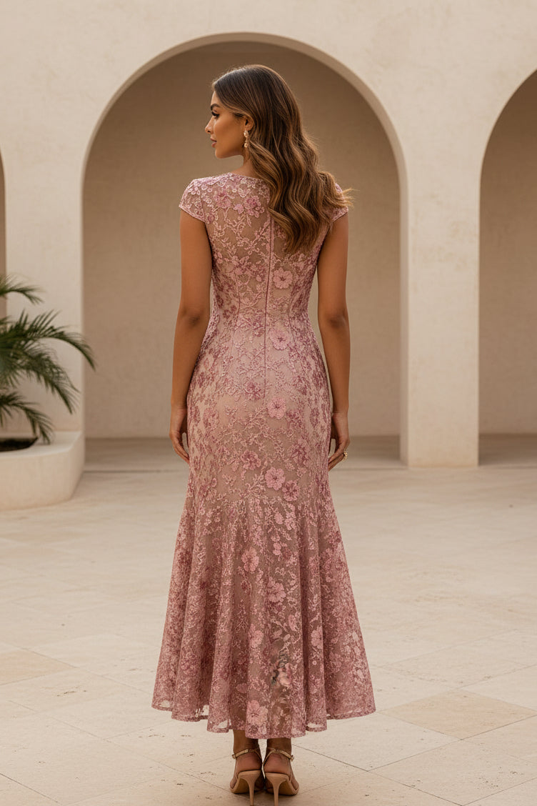 Vestido Midi de Encaje Floral con Mangas Cortas y Cola de Sirena