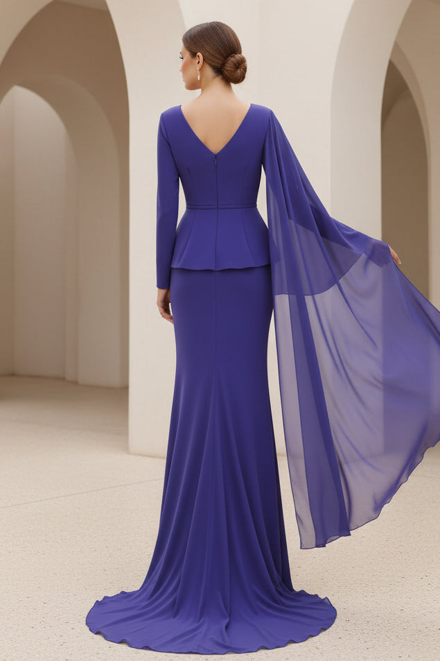Vestido de noche con peplum asimétrico y manga de capa