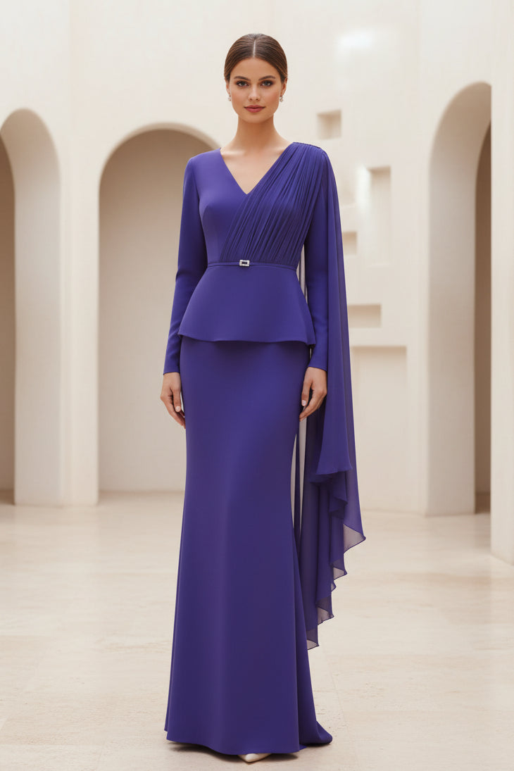 Vestido de noche con peplum asimétrico y manga de capa