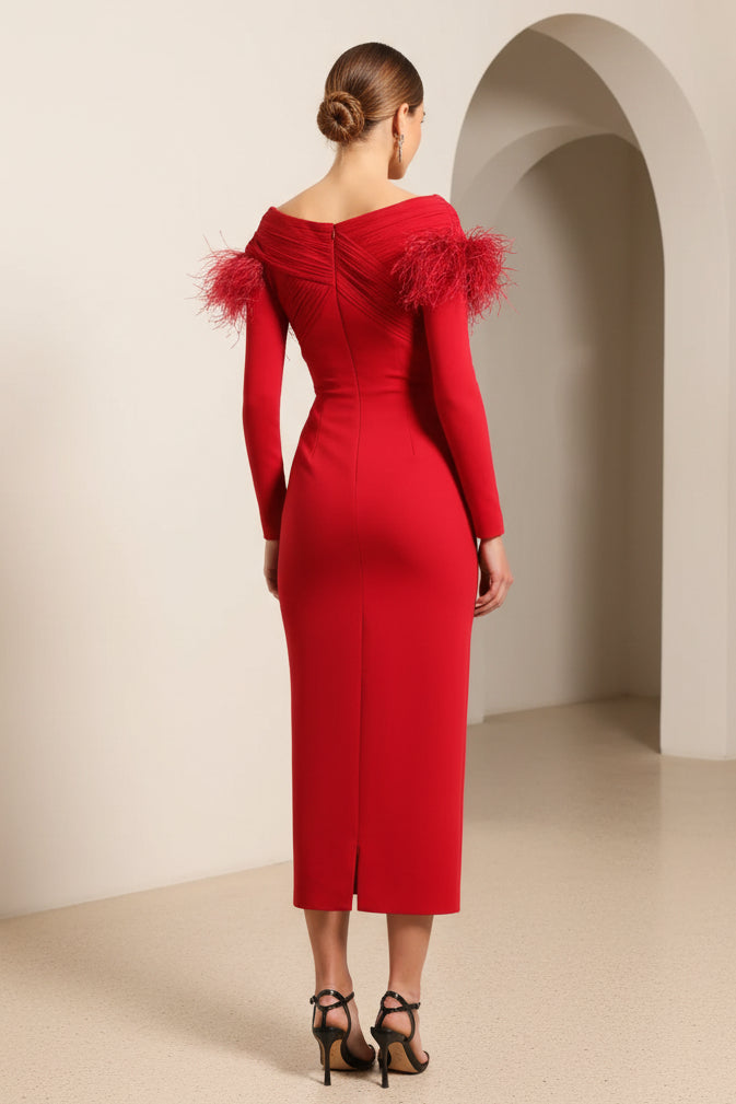 Vestido Midi con Plumas y Hombros Descubiertos