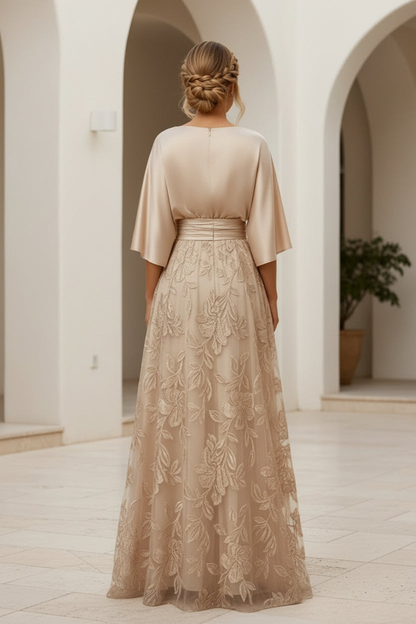 Vestido de raso y encaje con falda floral y cinturón