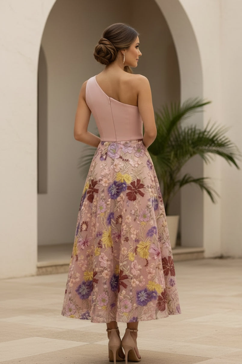 Vestido midi A-line con un hombro y bordado floral