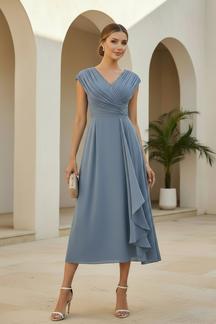 Vestido de cuello de pico con mangas casquillo fruncidas y corte en A hasta el té
