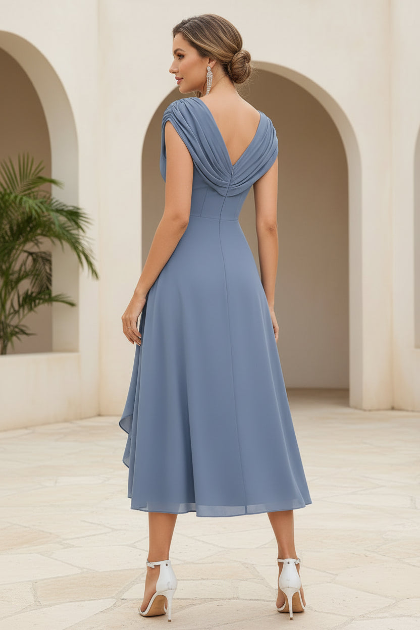 Vestido de cuello de pico con mangas casquillo fruncidas y corte en A hasta el té