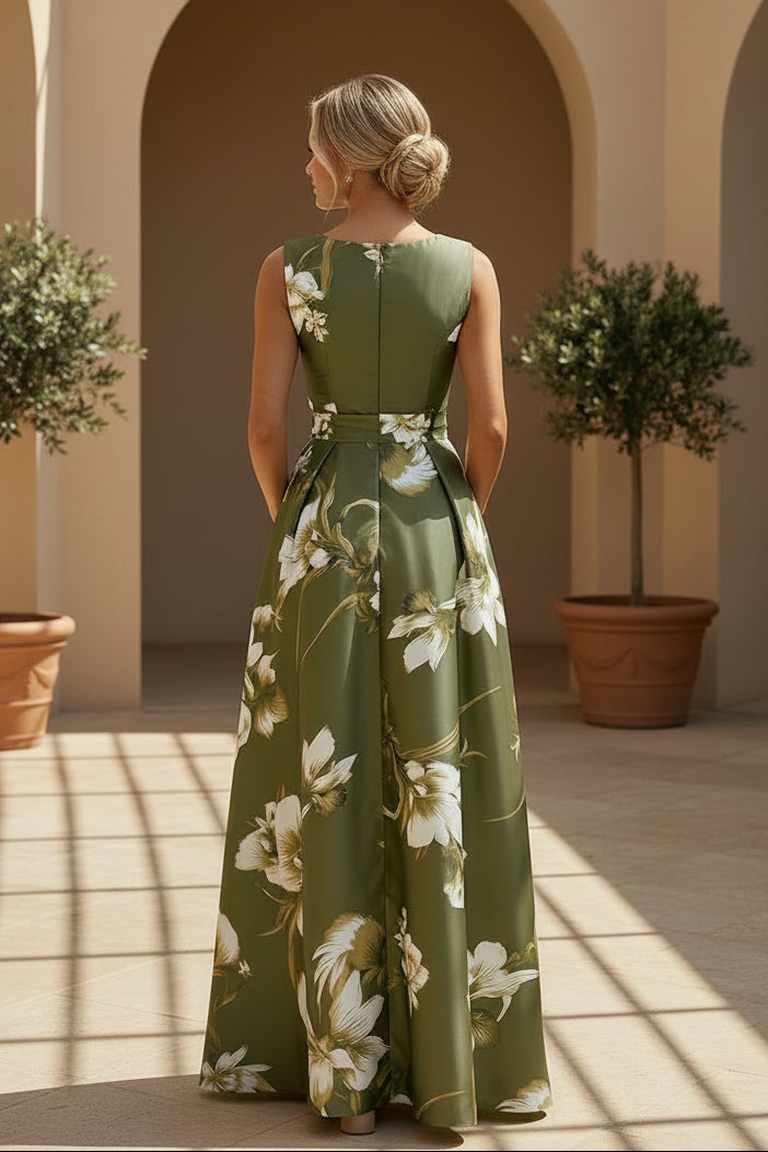 Vestido de gala sin mangas con cuello alto y estampado floral