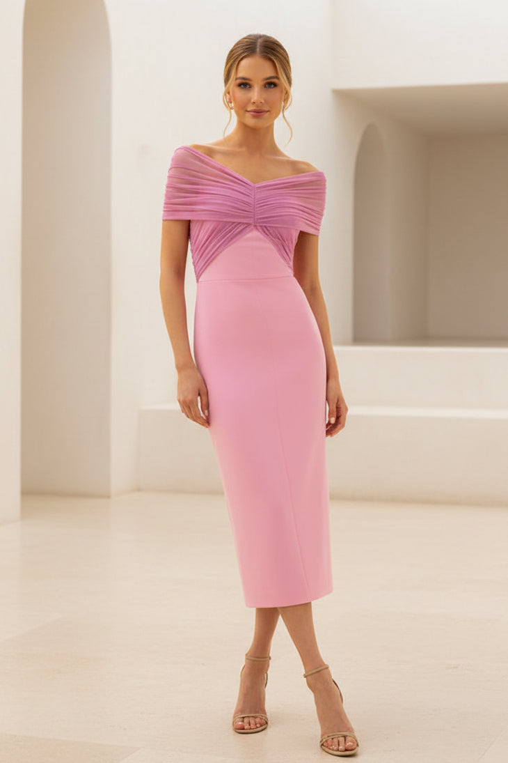 Vestido midi de malla fruncido con hombros descubiertos