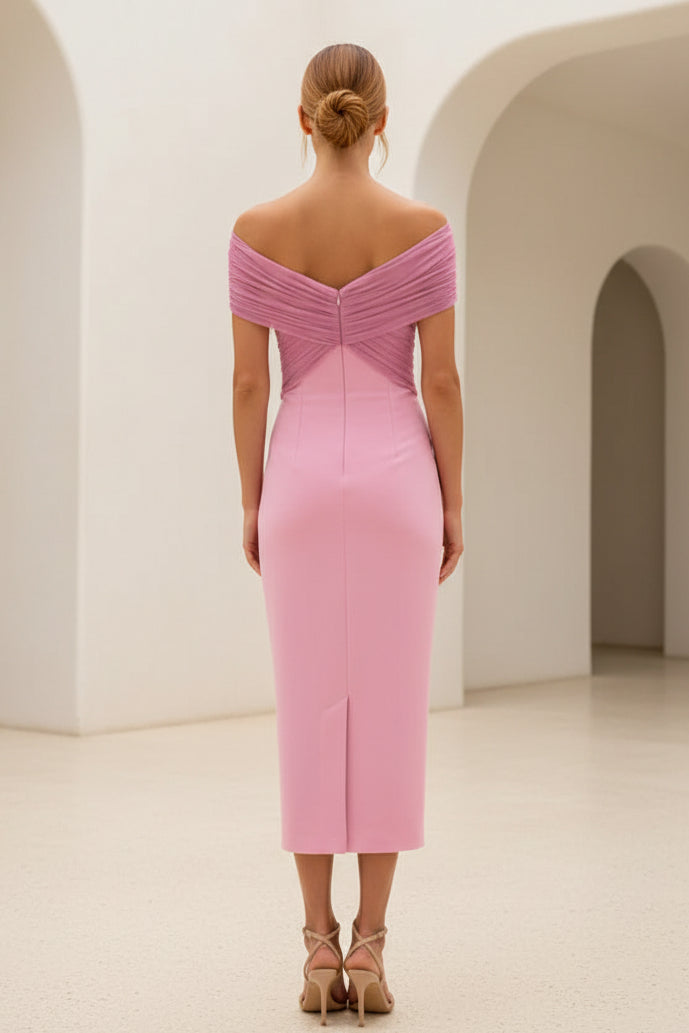 Vestido midi de malla fruncido con hombros descubiertos