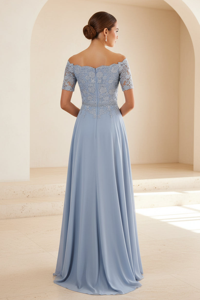Vestido de noche de chifón y encaje con hombros descubiertos