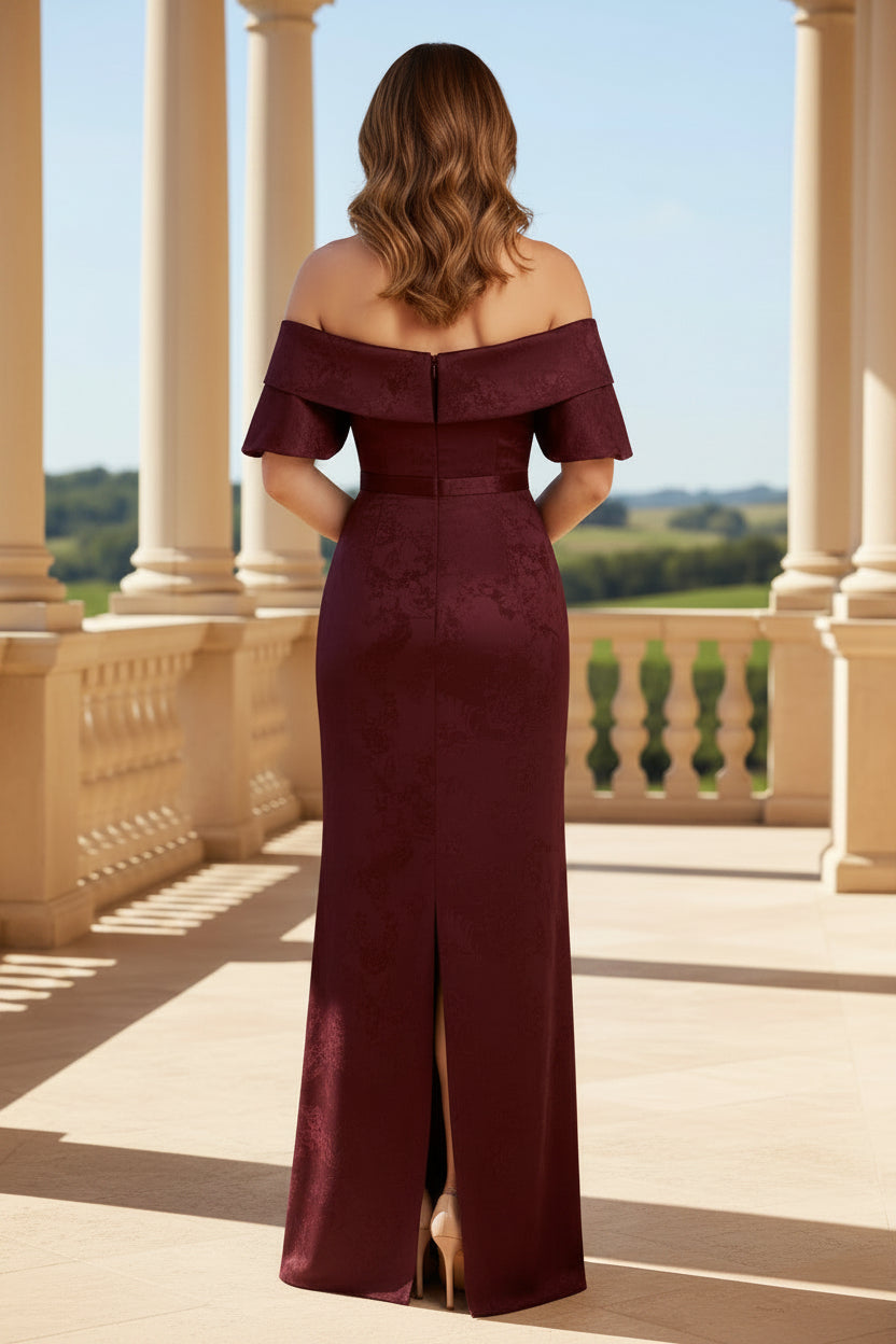 Vestido de noche largo con hombros descubiertos y silueta recta en jacquard