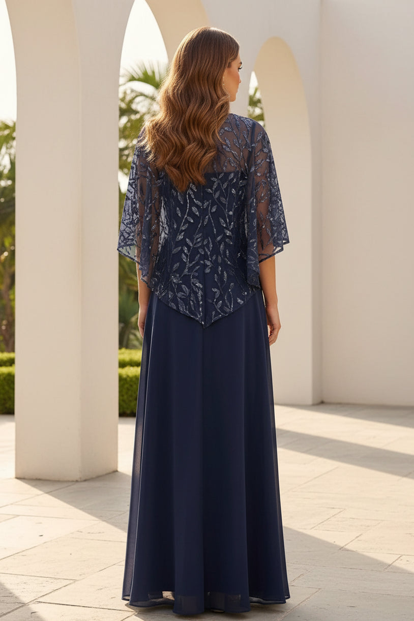 Vestido de noche de corte A con mangas ilusión y capa