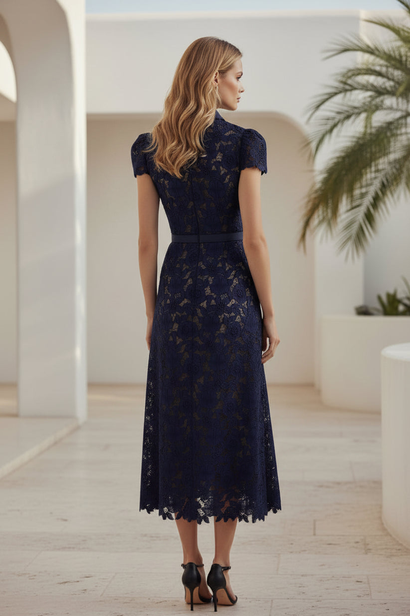 Vestido midi con cuello de encaje y cinturón