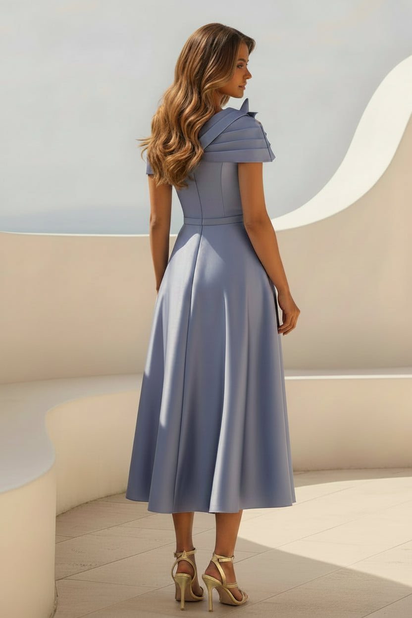 Vestido de satén acampanado por la rodilla con un solo hombro