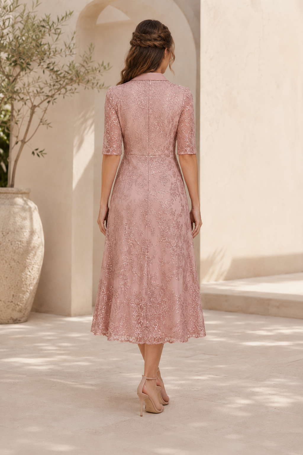 Vestido midi acampanado de encaje con cuello y mangas al codo