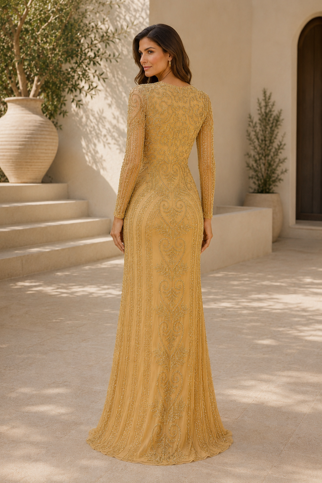 Vestido de noche estilo sirena con mangas largas ilusión y pedrería