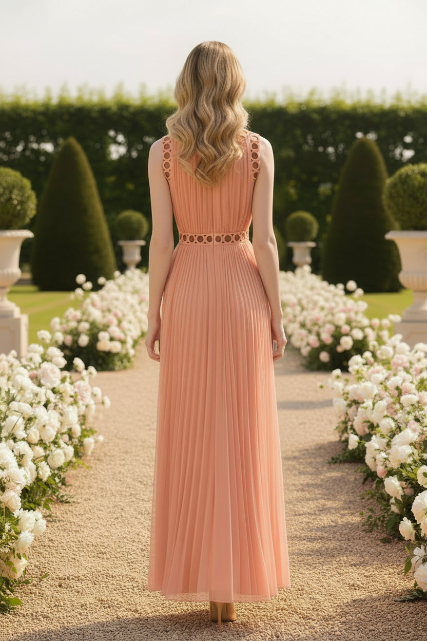 Vestido largo de gasa plisada con aberturas en la cintura