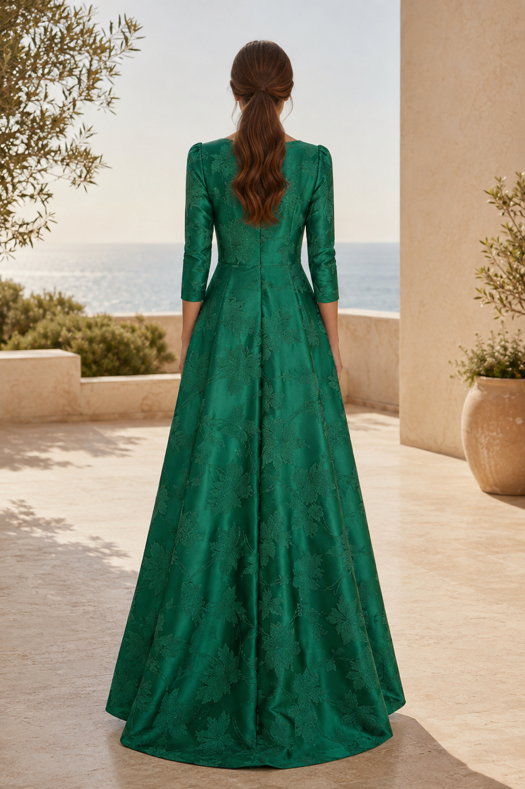 Vestido largo acampanado con jacquard floral, corte alto-bajo y bolsillos