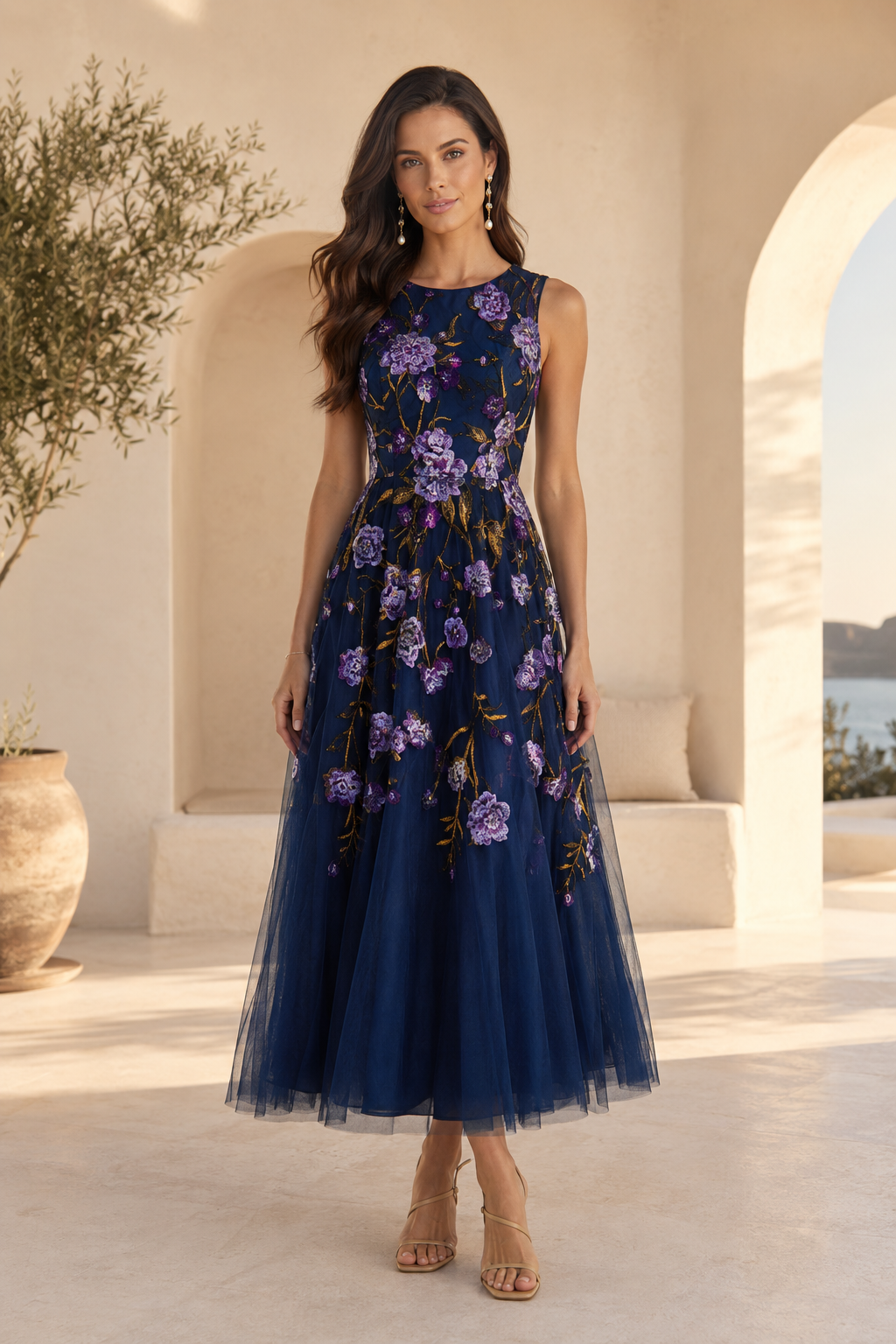 Vestido de línea A a media pierna de tul con bordados florales