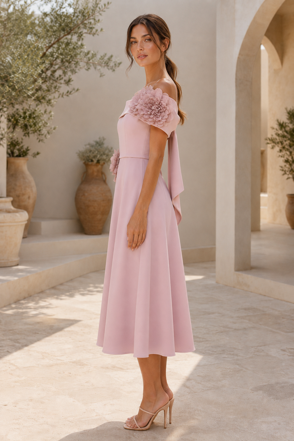 Vestido midi con diseño floral 3D, hombros descubiertos y lazo en la espalda