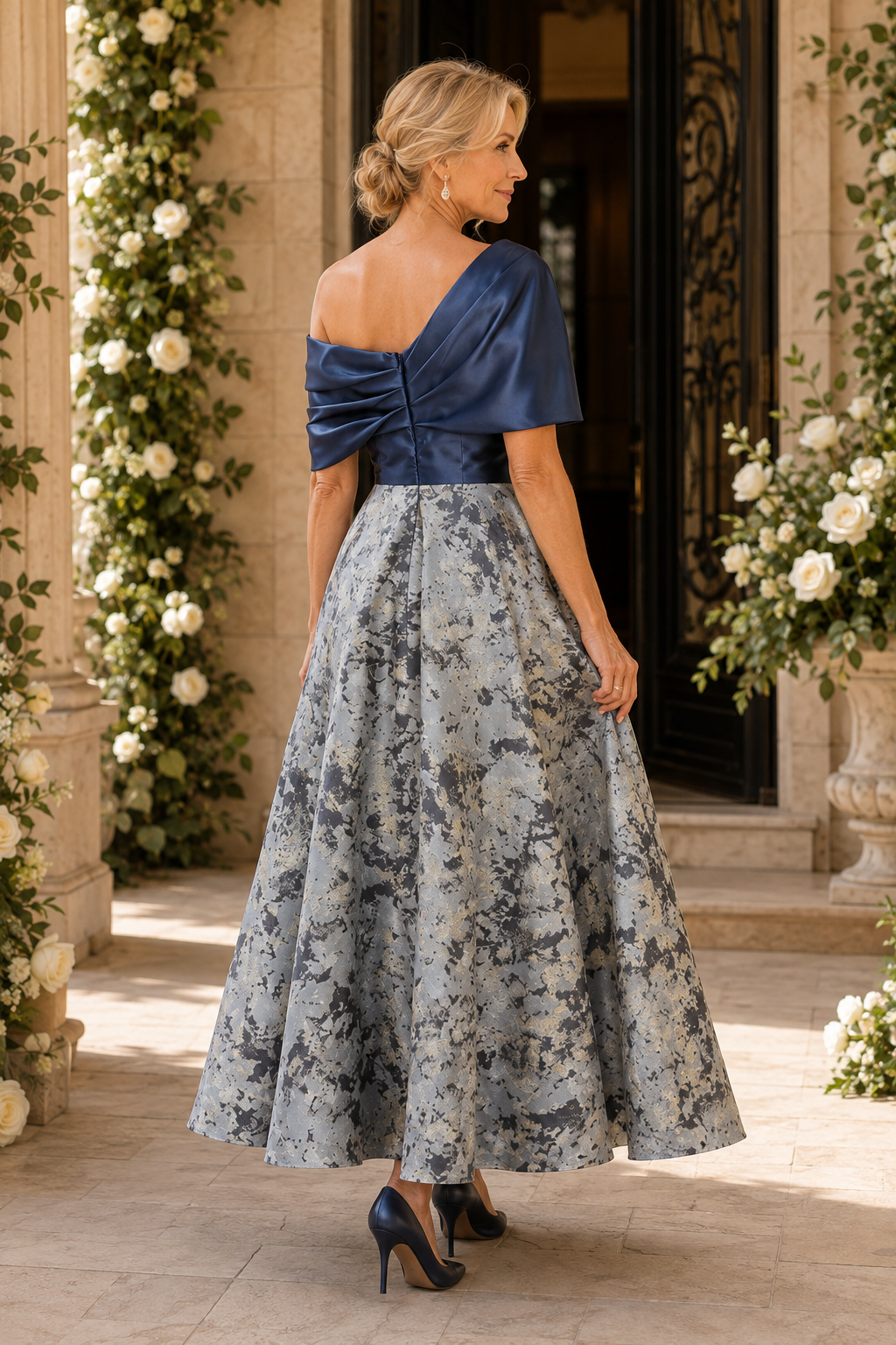 Vestido drapeado de jacquard de satén con escote asimétrico y falda en A