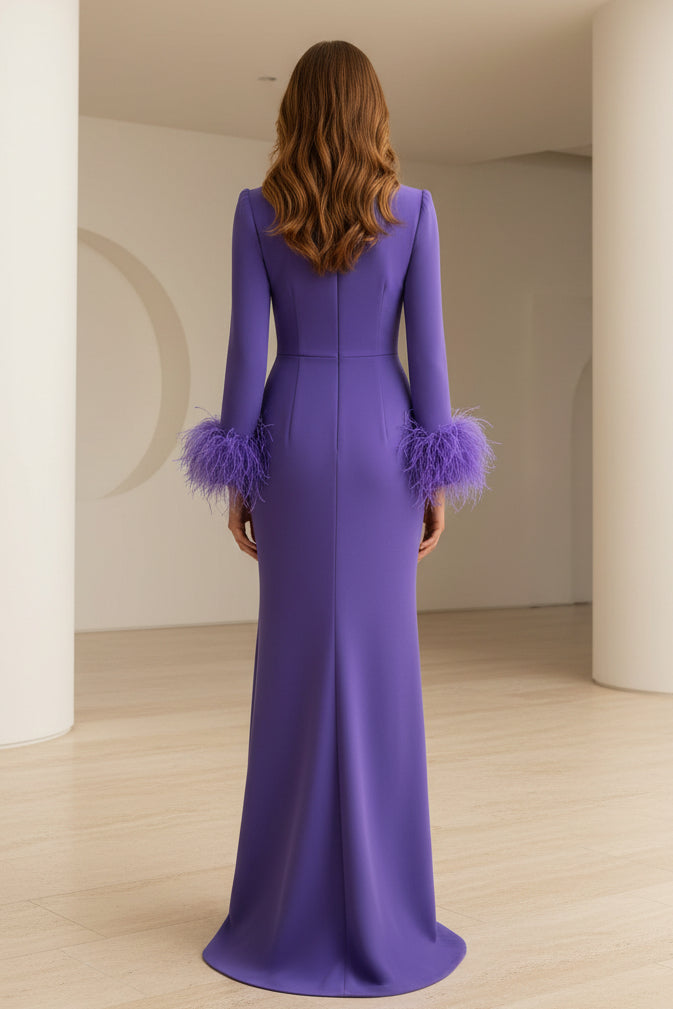 Vestido de Noche Largo de Crepé con Mangas Largas y Puños de Plumas