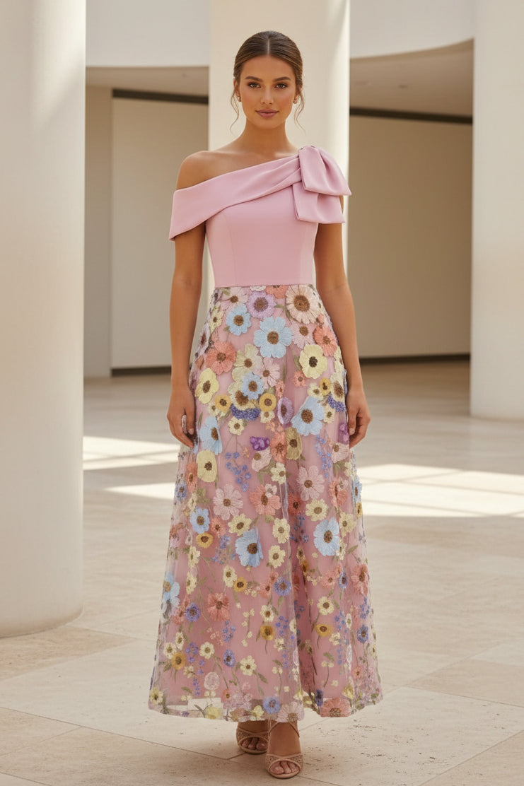 Vestido largo con aplique floral de lazo y un solo hombro