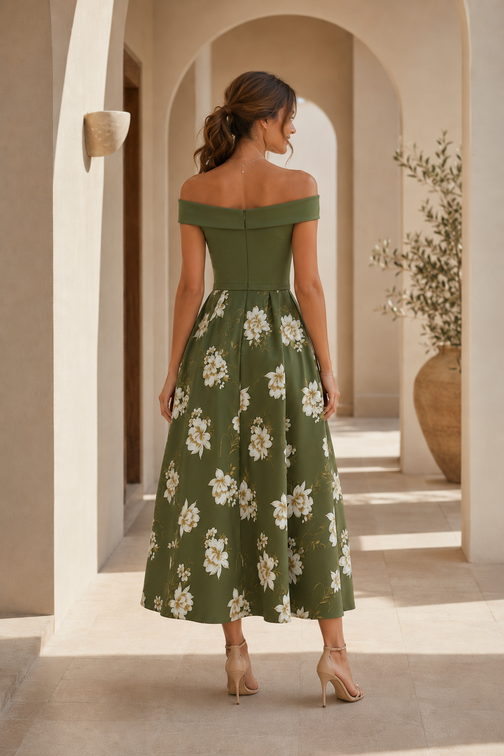 Vestido midi acampanado con estampado floral y hombros descubiertos