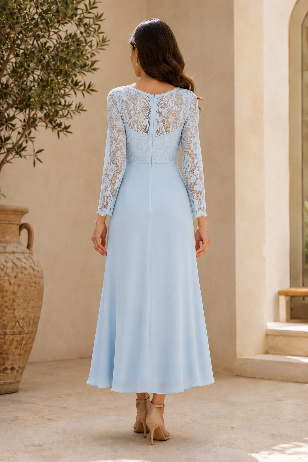 Vestido formal escote en V con mangas de encaje, estilo cruzado y bajo asimétrico