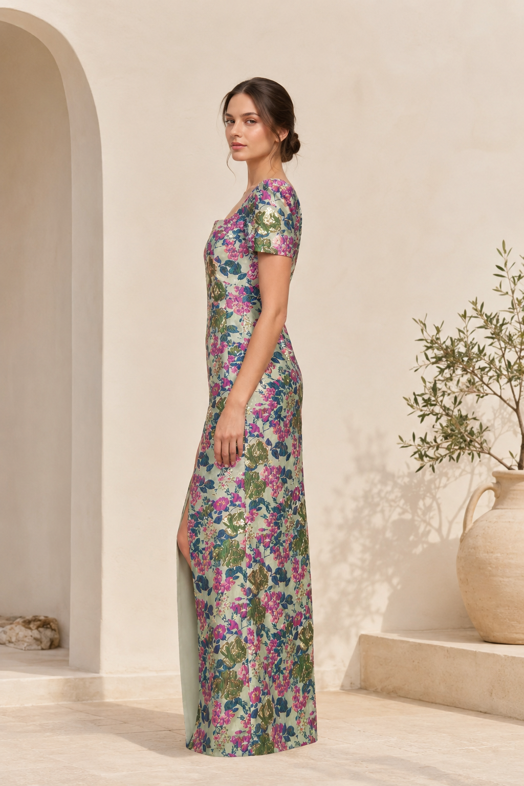 Vestido maxi de jacquard floral con mangas abullonadas y abertura alta