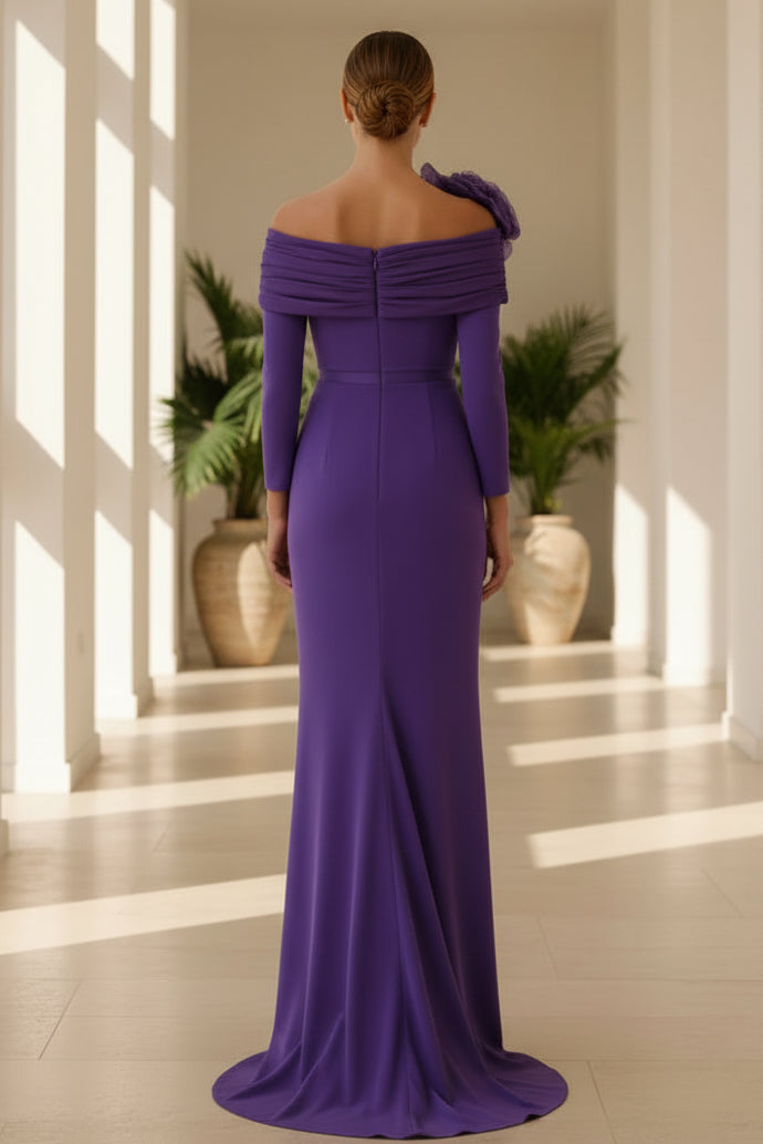 Vestido largo con hombros descubiertos y mangas largas con flores 3D