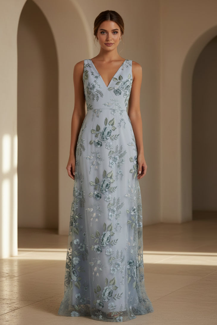 Vestido largo escotado en V con bordados florales