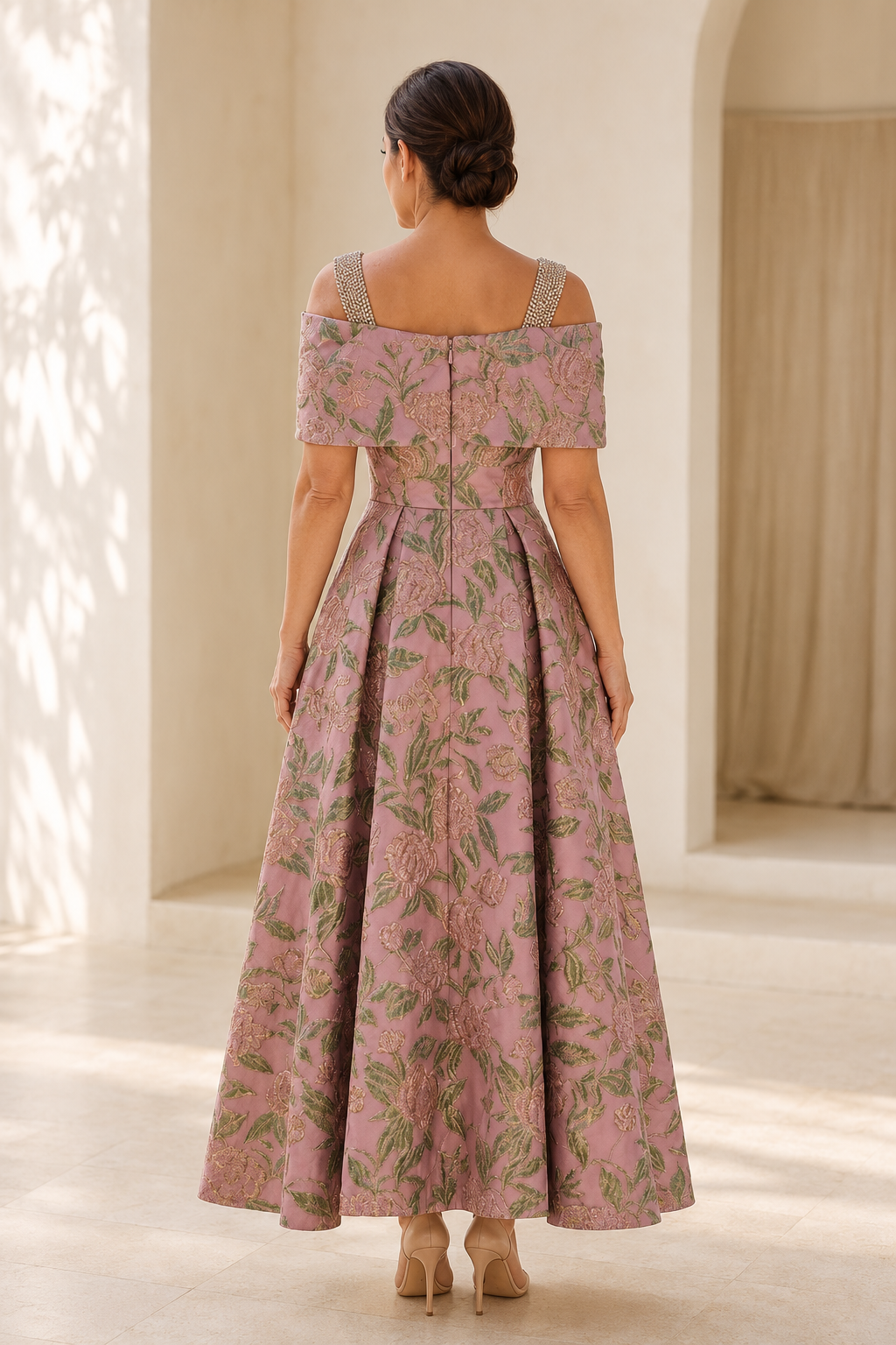 Vestido de noche acampanado con hombros descubiertos y jacquard floral