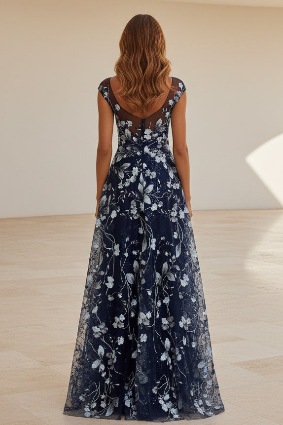 Vestido de noche acampanado con ilusión floral de manga corta