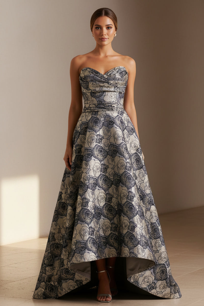 Vestido de noche largo sin tirantes con jacquard floral y dobladillo asimétrico