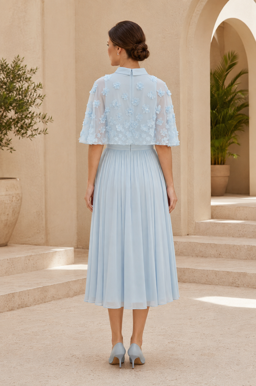 Vestido Midi Floral Transparente con Capa y Lazo en el Cuello