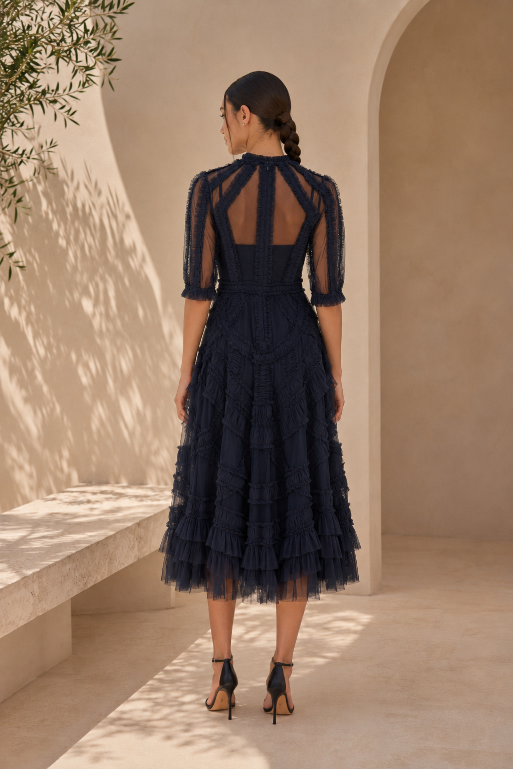 Vestido Midi de Tul con Volantes Escalados y Escote Ilusión