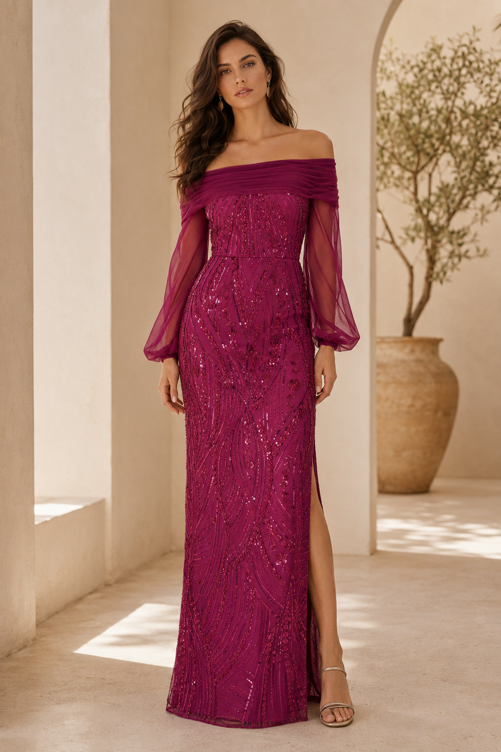 Vestido de lentejuelas con hombros descubiertos, mangas transparentes y abertura alta