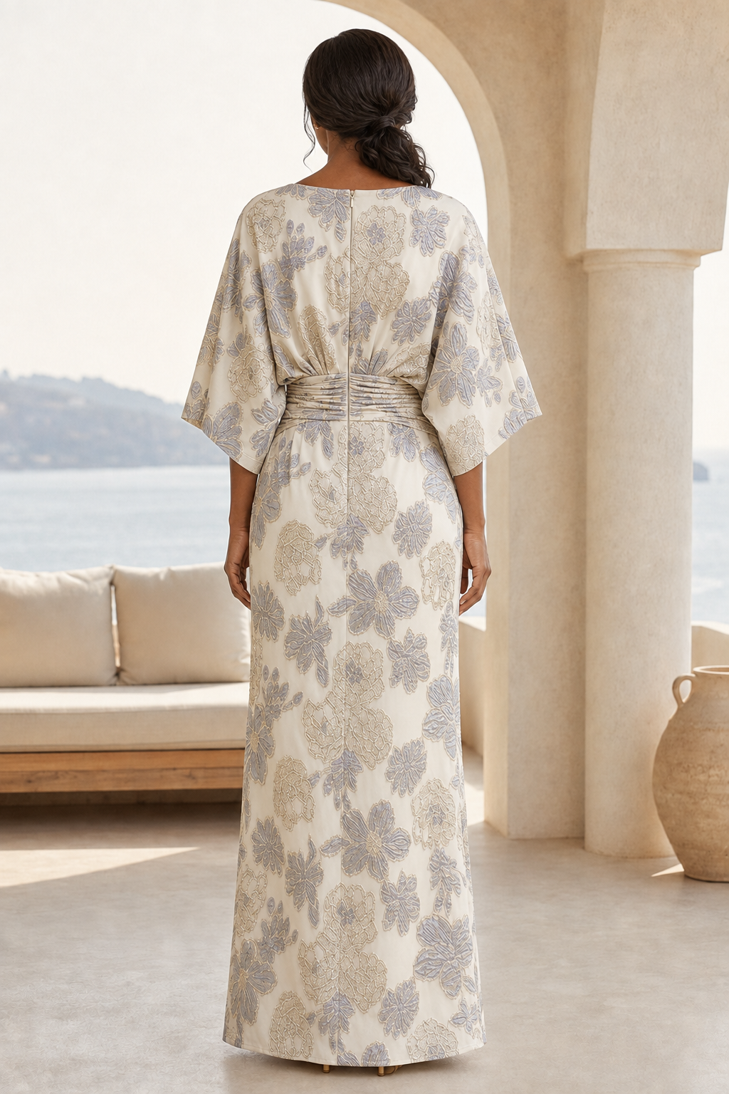 Vestido recto de jacquard floral con mangas acampanadas