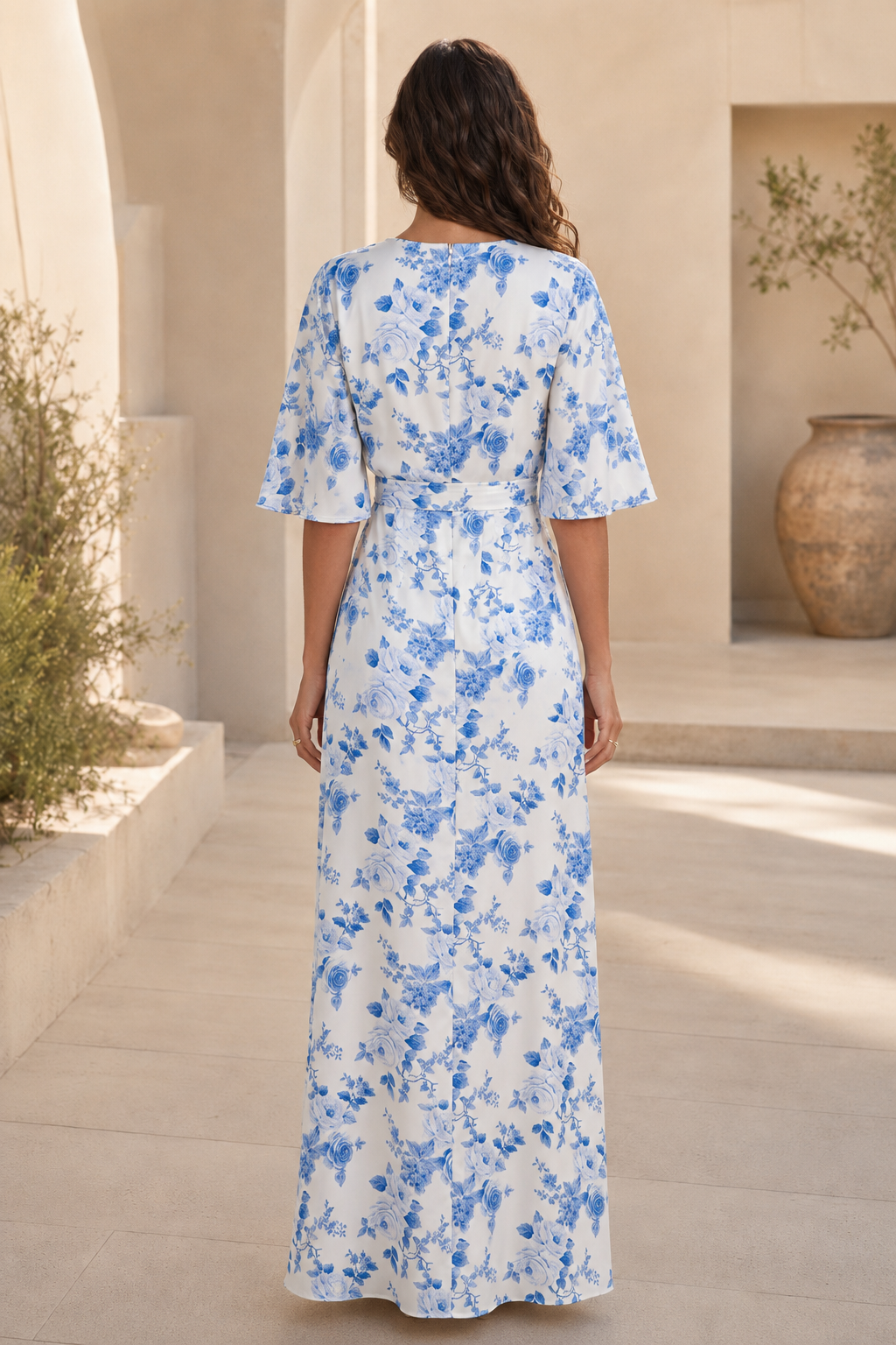 Vestido largo cruzado con estampado floral y mangas con volantes