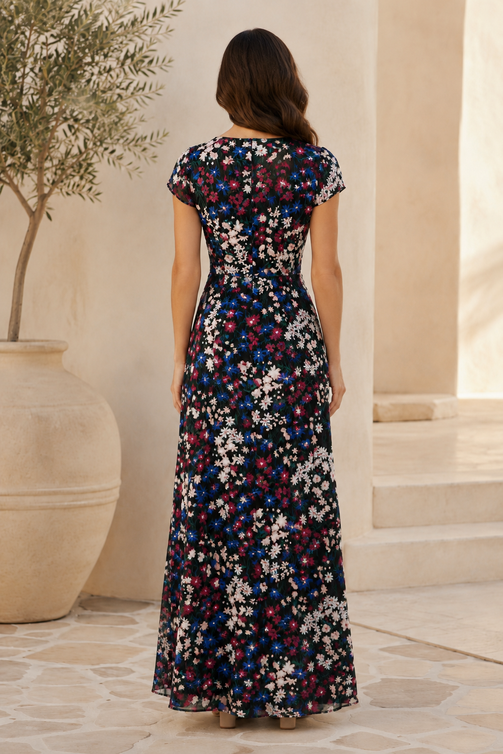 Vestido largo cruzado con estampado floral, cuello en V y mangas mariposa
