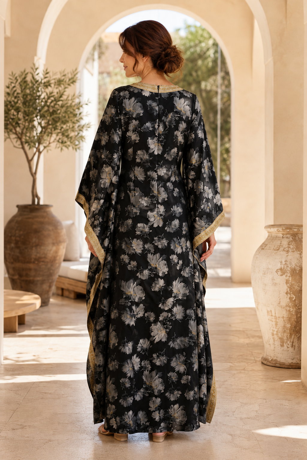 Maxivestido caftán floral con mangas de adorno drapeado