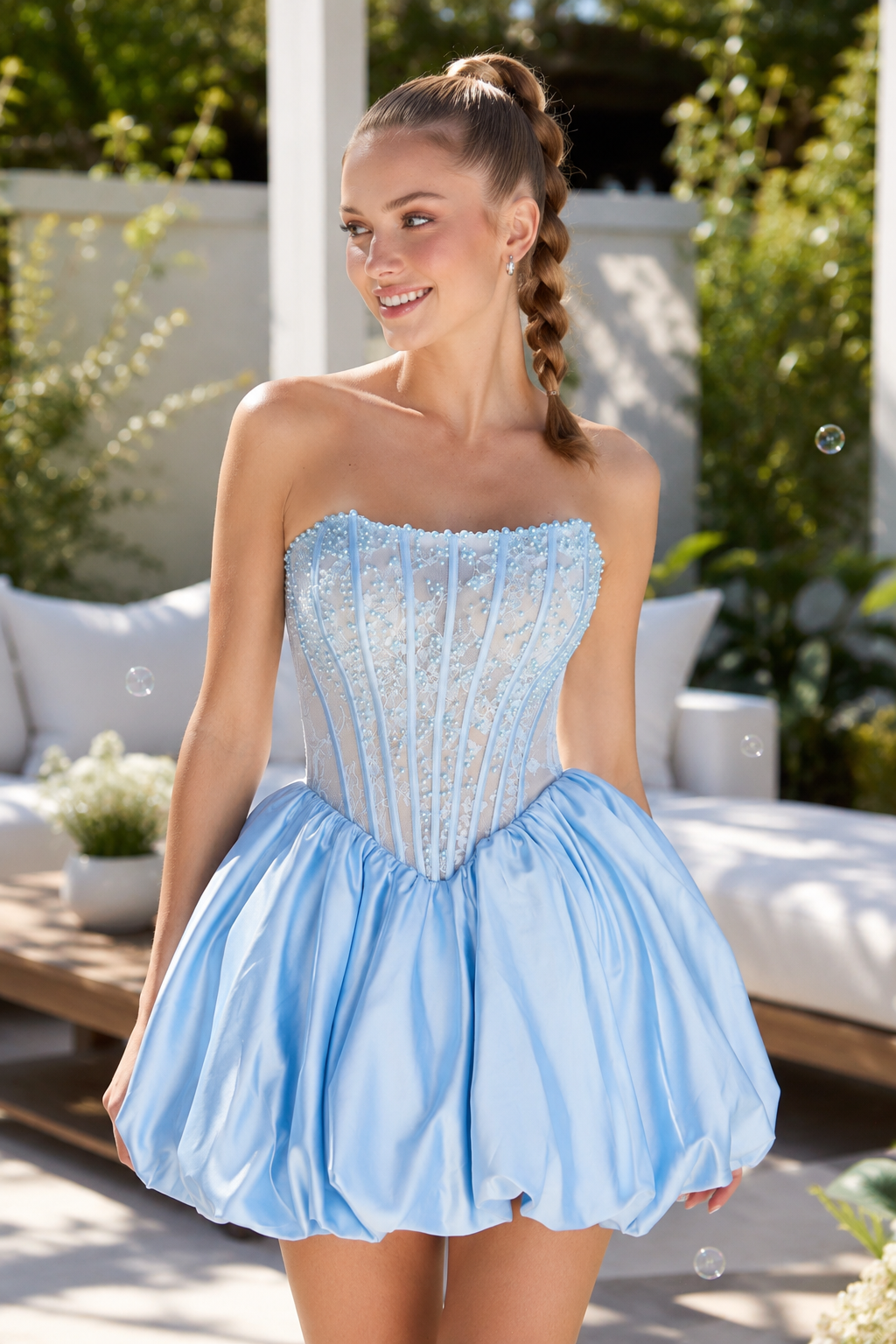 Minivestido con corsé de perlas sin tirantes y falda burbuja