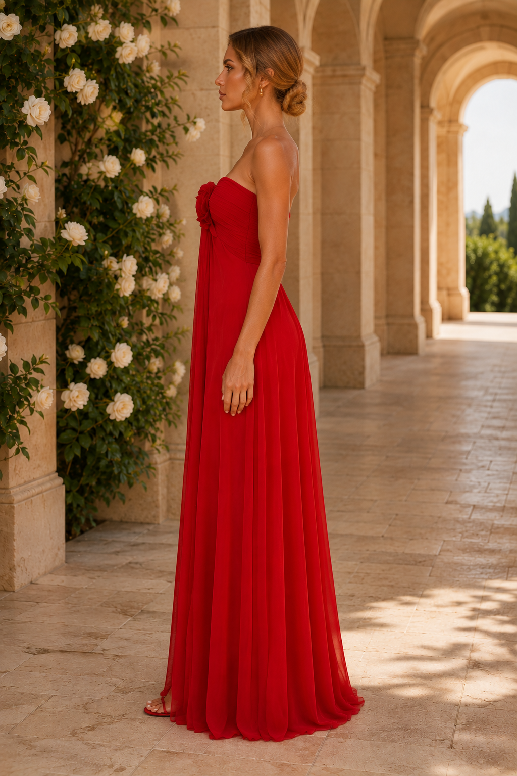 Vestido de gasa con escote palabra de honor, drapeado y corpiño floral en 3D