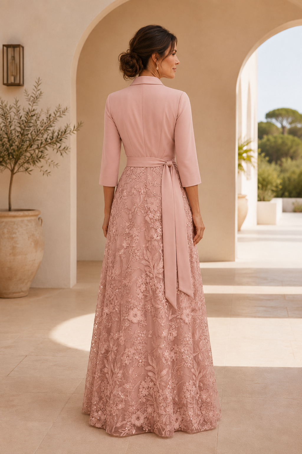 Vestido de noche de corte A con encaje y corpiño cruzado