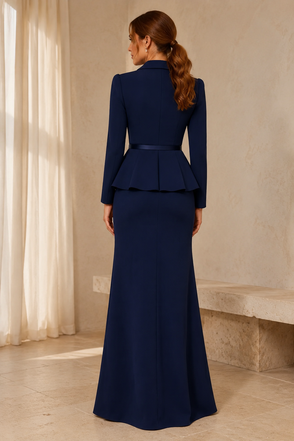 Vestido largo con chaqueta peplum de manga larga y cuello con ribete floral