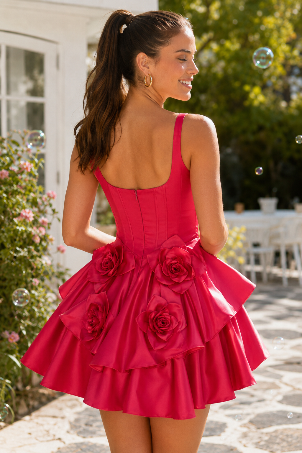 Minivestido de raso con corsé escalonado y flores 3D