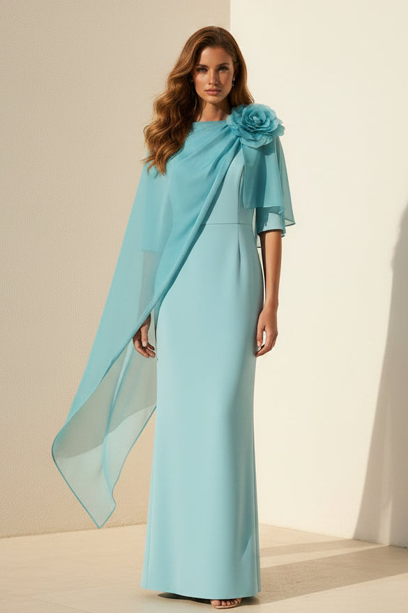 Vestido recto de crepé con capa de chifón y flores en 3D