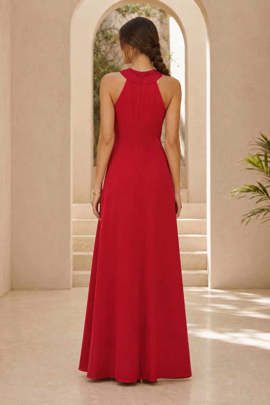 Vestido de noche plisado con cuello halter y silueta en A