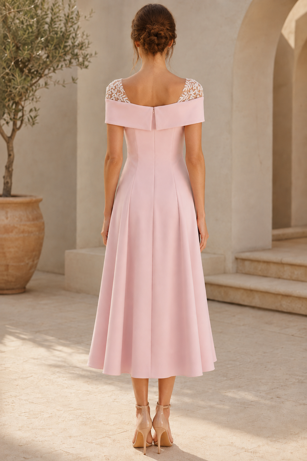 Vestido midi evasé con cuerpo bordado